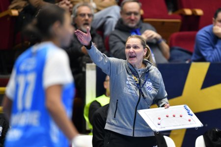 Antrenoarea <span style='background:#EDF514'>HELLE THOMSEN</span> a tras concluziile dupa partida pe care CSM a castigat-o la limita in Liga: Sunt bucuroasa, dar si suparata