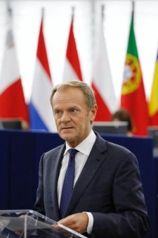 Tusk anunta la Brusa din Varsovia un plan de investitii-record de 155 miliarde de euro