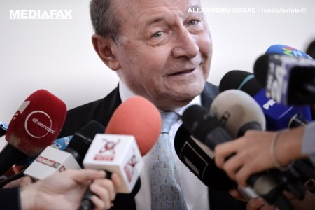 <span style='background:#EDF514'>BASESCU</span>, despre motiune: Ar fi un dezastru