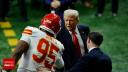 Trump a urcat in tribune la <span style='background:#EDF514'>SUPER BOWL</span> in urale si huiduieli. La final a ironizat-o online pe Taylor Swift