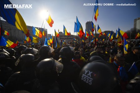 Doi barbati au fost retinuti in urma protestului de luni din Piata Victoriei