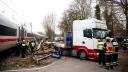 O persoana a murit si alte 11 au ajuns la spital in urma coliziunii intre un tren si un camion, in Germania