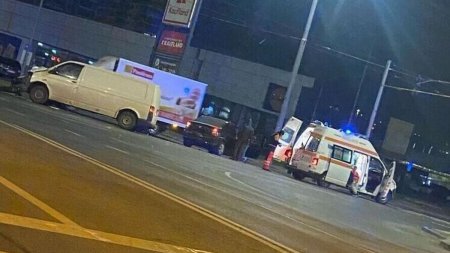 Accident intre 3 masini in Iasi: una dintre cele trei victime este incarcerata