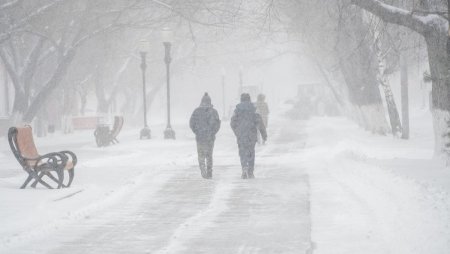 Cod galben de ninsori viscolite si informare meteo de ger si polei pana marti. Vremea va fi mai rece decat in mod normal, anunta ANM