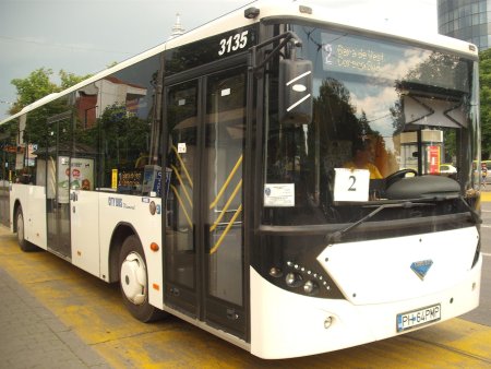 Compania locala de transport din Ploiesti, data pe mana politiei pentru numarul de kilometri facturati la <span style='background:#EDF514'>AUTOBUZ</span>e