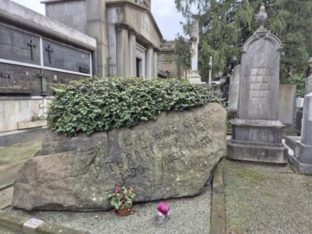 Initiativa devenita virala la Milano. Valentine’s Day, sarbatorit in cimitir: Si asta face parte din viata