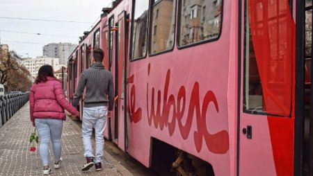 Tramvaiul iubirii circula in Bucuresti de Ziua Indragostitilor: Calatoreste spre cei care iti fac inima sa bata mai tare