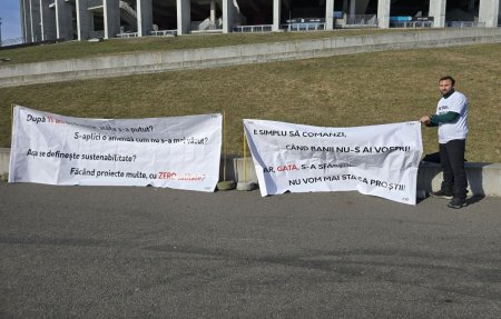 Un protestatar si doua masini de jandarmi la sediul Federatiei Sunt aici ca sa nu regret ca n-am facut nimic!