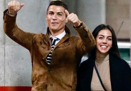 Imaginea postata de Cristiano Ronaldo de Ziua Indragostitilor a depasit 5 milioane de aprecieri: Mereu!