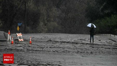 Inundatii si alunecari de teren in Los Angeles, dupa incendiile devastatoare. Un camion de <span style='background:#EDF514'>POMPIER</span>i a ajuns in ocean. FOTO