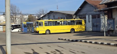 Scandal la Ploiesti. Cum pot parcurge autobuzele TCE peste 800 km pe zi? Primarul si directorul se bat in plangeri penale