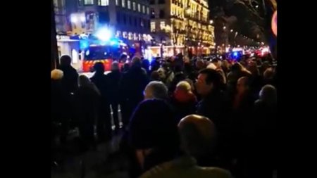 Incendiu la Théatre des Champs-Élysées: Peste 1.400 de persoane au fost evacuate