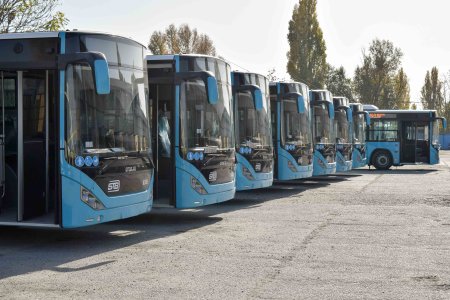 <span style='background:#EDF514'>AUTOBUZ</span>ele nu vor mai circula pana miercuri pe linia de tramvai