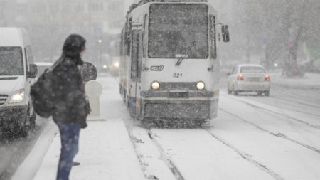 <span style='background:#EDF514'>AUTOBUZ</span>ele din Bucuresti nu vor mai circula pe liniile de tramvai, din cauza conditiilor meteo