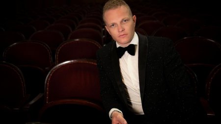 Tenorul Stefan von Korch din nou pe scena Operei Nationale din Iasi pe 16 martie in Vaduva vesela 2.0 regizata de Andrei Serban