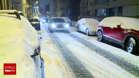 Infotrafic: Circulatie in conditii de iarna pe drumurile din sase judete. Depuneri de zapada pe carosabil