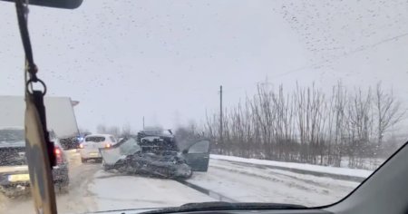 Doi oameni au murit dupa un accident nimicitor intre o masina si un TIR, pe Centura Capitalei