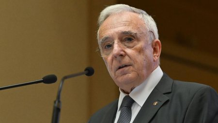 Traversam o perioada de incertitudini, avertizeaza Isarescu: Riscurile sunt si in sus, si in jos, prudenta noastra nu e exagerata