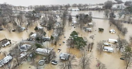 Cel putin 10 morti in urma inundatiilor prvocate de ploile abundente din SUA. Trump a declarat stare de urgenta