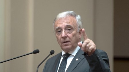 Isarescu lauda ordonanta trenulet: Ce a facut coalitia e directia buna. A intors nava de la <span style='background:#EDF514'>DEFICIT</span> mare spre unul mai mic