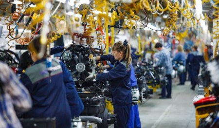 Industria auto din Romania, in dificultate. Noile norme europene privind poluarea au afectat drastic productia Dacia si Ford