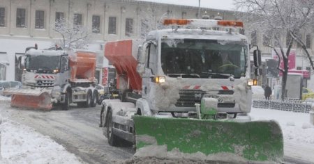 <span style='background:#EDF514'>ATENTIE</span>, soferi! Se circula ingreunat la iesirea de pe breteaua autostrazii A2 Bucuresti-Constanta catre Centura Bucuresti