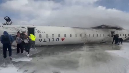 Marturii din avionul rasturnat la aterizare pe Aeroportul International din Toronto: Eram cu capul in jos, atarnam ca liliecii