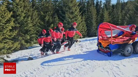 80 de oameni au fost salvati de pe munte de salvamontisti in doar 24 de ore: 28 au fost transportati cu am<span style='background:#EDF514'>BULA</span>ntele