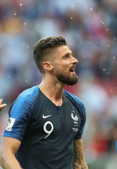 <span style='background:#EDF514'>LOCUINTA</span> lui Olivier Giroud din Los Angeles a fost sparta de hoti