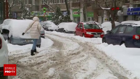 Strazile secundare din Bucuresti, impracticabile. Amenzile pe care le risca cei care nu-si deszapezesc imobilele