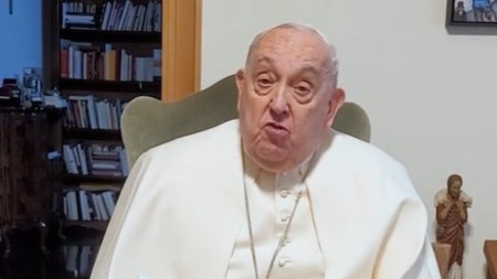 Ce este pneumonia dubla”, afectiunea care l-a bagat pe Papa Francisc in spital