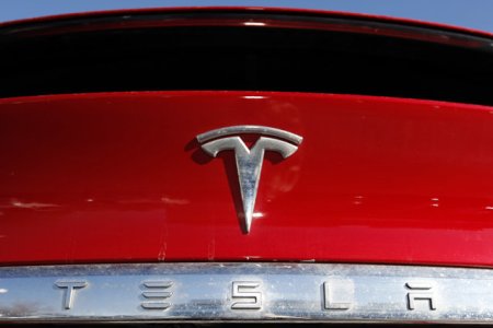 Tesla, citata de autoritatile de reglementare americane in legatura cu moartea unui muncitor