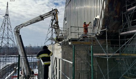 Imagini cu muncitorii care repara scutul de protectie de la Cernobil. Situatia este sub control | VIDEO