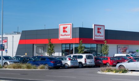 Cum furau o angajata la Kaufland si un client, dintr-un supermarket <span style='background:#EDF514'>DIN SIBIU</span>