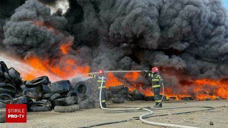 Incendiu puternic la un depozit de anvelope uzate din Tulcea. A fost emis mesaj RO-Alert