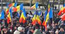 Protest antiguvernamental la Chisinau. Printre participanti, prorusul <span style='background:#EDF514'>IGOR DODON</span>, anchetat in dosare penale