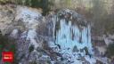 Imagini spectaculoase in Apuseni. Cascada de la Vidra s-a transformat intr-o perdea albastra de gheata