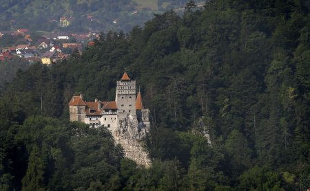 Castelul Bran, locul unde <span style='background:#EDF514'>TINE</span>rii se pot casatori pentru o zi, de Dragobete