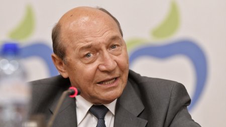 Mesaj ironic al lui Traian Basescu despre Calin Georgescu: A reusit cea mai incredi<span style='background:#EDF514'>BILA</span> performanta. Mare talent