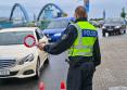 Un sofer care a depasit masina de politie cu 200 km/h a ramas definitiv <span style='background:#EDF514'>FARA PERMIS</span> si risca sa ajunga si la inchisoare, in Germania