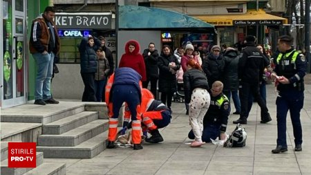 Un copil de 5 ani a cazut de la etajul trei al unui bloc din Va<span style='background:#EDF514'>SLUI</span>. Micutul a fost transportat la spital