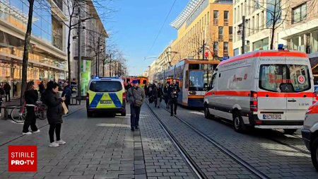 O masina a intrat intr-o multime de oameni in orasul Mannheim din Germania. Doi morti si 14 raniti. VIDEO