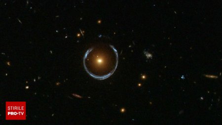 O gaura neagra cu o masa 36 de miliarde de ori mai mare decat Soarele a fost descoperita in galaxia Potcoava cosmica