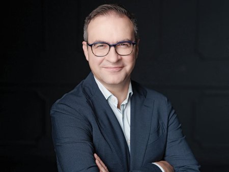 Businessul merge inainte cu motoarele turate la maxim. Gilles Ballot, CEO al <span style='background:#EDF514'>CARREFOUR</span> Romania: Anul trecut a fost anul investitiilor record pentru noi. Vom continua si in 2025, Romania ramane una dintre pietele importante in grup