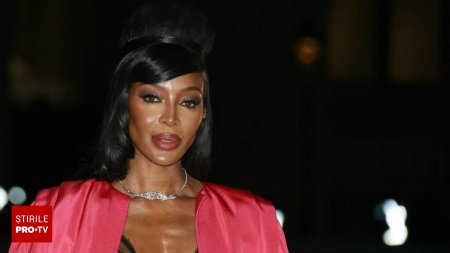 Naomi Campbell, aparitie spectaculoasa la 54 de ani, la Grand Fashion <span style='background:#EDF514'>DINNER</span> din Paris. GALERIE FOTO