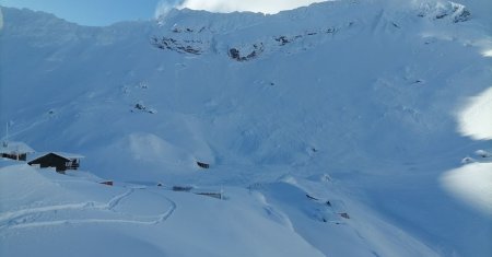 Risc mare de avalansa in Muntii Bucegi. Ce mesaj au transmis salvamontistii turistilor care aleg aceasta zona