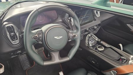 Un Aston Martin de 1 milion de euro, fabricat in doar 88 de exemplare, a ajuns la Registrul Auto Roman