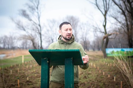 Platile pentru <span style='background:#EDF514'>IMPADURIRE</span>a terenurilor agricole cu bani din PNRR, intarziate. Ministerul Mediului: Pana la sfarsitul lunii martie suntem la zi