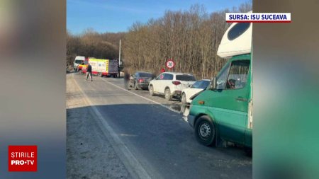 Un bebelus si doi adulti, raniti dupa un accident in lant produs in Suceava. <span style='background:#EDF514'>UN SOFER</span> a incetinit intr-o curba