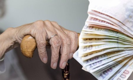 Pensionarii care nu primesc ajutorul de 400 de lei, de <span style='background:#EDF514'>PASTI</span>